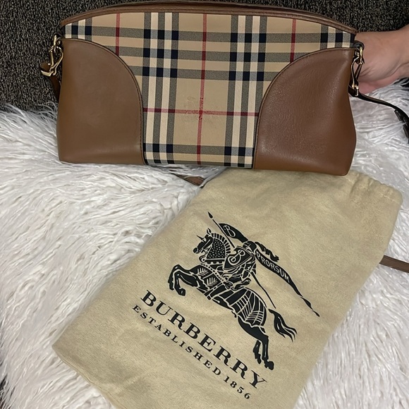 BURBERRY CROSSBODY AUTHENTIC LARGE CLUTCH SIGNATURE PATERN REMOVABLE STRAP EUC. - Picture 11 of 17